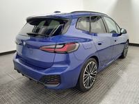 Pogled od pozadi desno