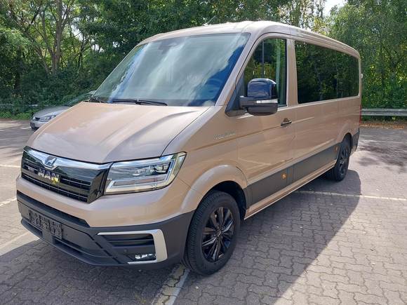 Вид спереди слева