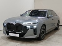 Pogled od napred levo