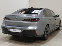 Pogled od pozadi desno