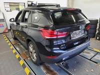 Skats no kreisās puses aizmugurē