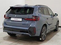 Pogled od pozadi desno