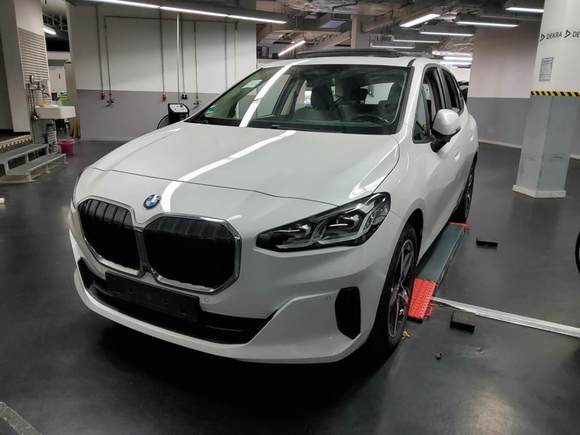 Náhled zpředu zleva