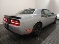 Pogled od pozadi desno