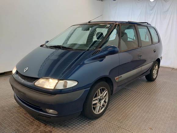 Pogled od napred levo