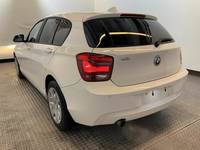 Vaade tagant vasakult