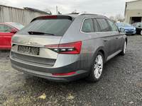 Pogled od pozadi desno