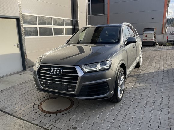 Pogled od napred levo