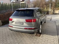 Pogled od pozadi desno