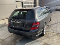 Pogled od pozadi desno