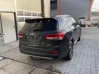 Pogled od pozadi desno