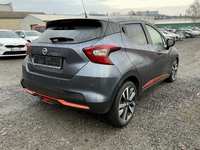 Pogled od pozadi desno