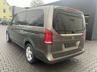 Pogled od pozadi levo