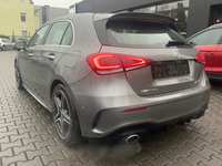 Pogled od pozadi levo