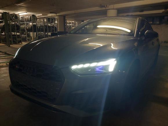 Pogled od napred levo