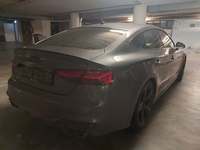 Pogled od pozadi desno