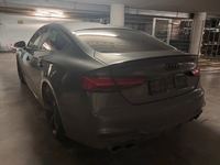 Pogled od pozadi levo