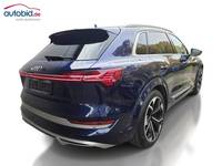 Pogled od pozadi desno