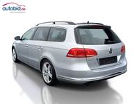 Skats no kreisās puses aizmugurē