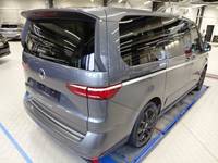 Pogled od pozadi desno