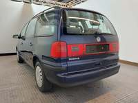 Vaade tagant vasakult