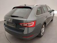 Pogled od pozadi desno