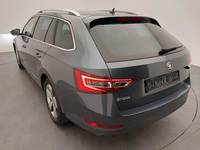 Pogled od pozadi levo