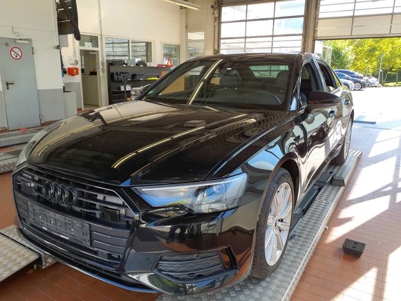 Pogled od napred levo