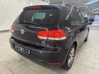 Skats no labās puses aizmugurē