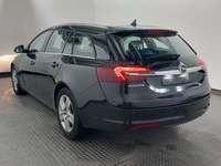 Vaade tagant vasakult