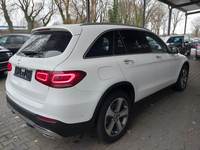 Pogled od pozadi desno