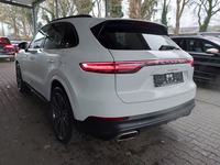 Pogled od pozadi levo