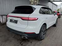 Pogled od pozadi desno