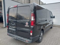 Pogled od pozadi desno