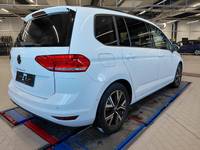 Pogled od pozadi desno