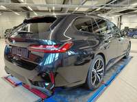 Pogled od pozadi desno