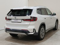 Pogled od pozadi desno