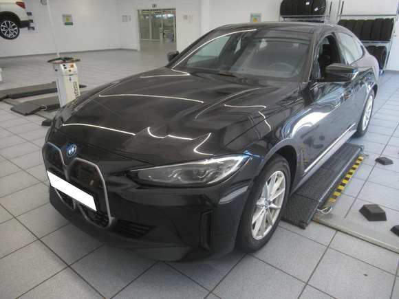 Вид спереди слева