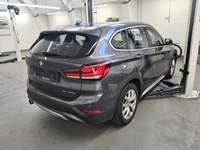 Pogled od pozadi desno