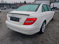 Pogled od pozadi desno