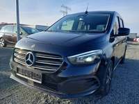 Pogled od napred levo