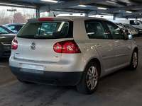 Pogled od pozadi desno