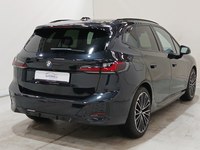 Pogled od pozadi desno