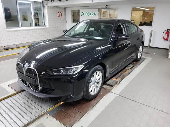 Вид спереди слева