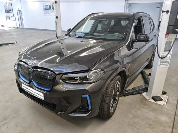 Вид спереди слева