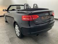 Vaade tagant vasakult