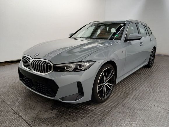 Skats no kreisās puses priekšā