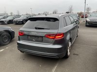 Pogled od pozadi desno