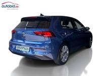 Skats no labās puses aizmugurē