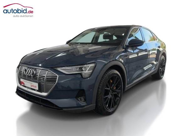 Skats no kreisās puses priekšā